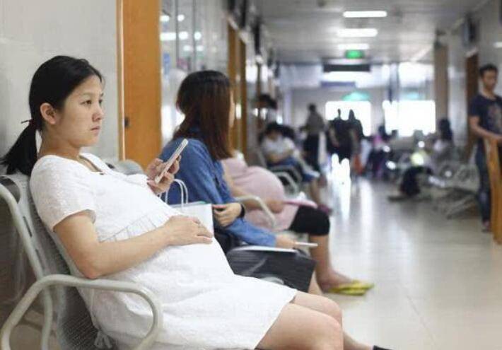 女子生下女婴才知腹中还有另一个男胎！医生：这是罕见的隐匿性双胎妊娠