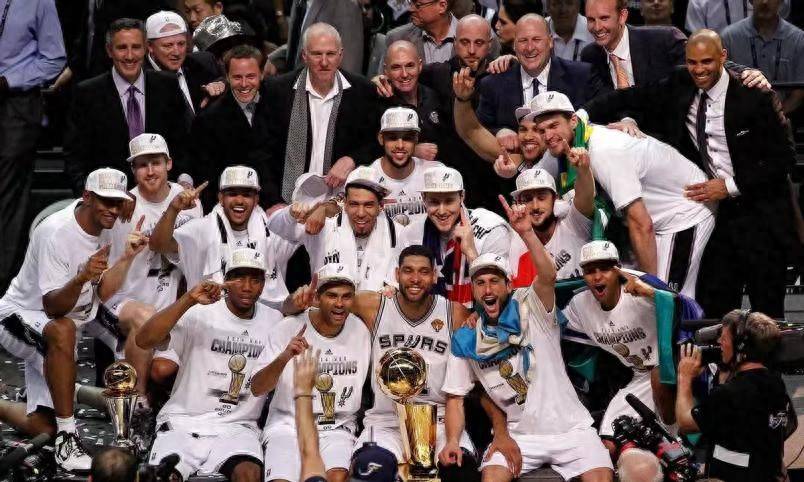 NBA一支球队拿到5冠有多难？历史仅5队做到，库里助勇士反超公牛