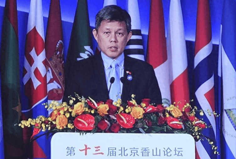新加坡防长在香会狂秀中文，现场三度切换中文，每一句都暗含深意，到底有何用意？