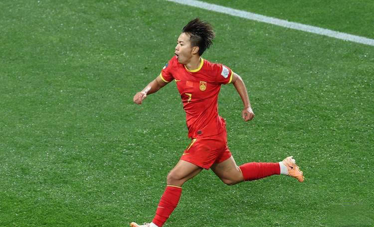 亚运会女足小组赛第二轮：王霜强势发力，中国女足对乌兹别克斯坦再创佳绩