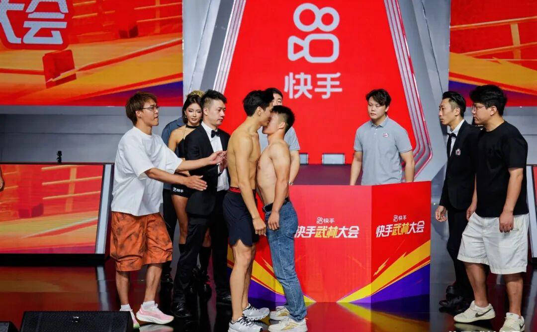 今晚8点！赵鸿刚将挑战千万网红“组合”，泽旺迎来职业拳击首战！