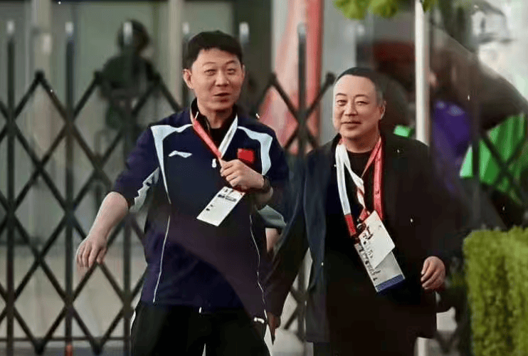 抵达日本，刘国梁亮相，岗位曝光，孙颖莎王楚钦有福，王励勤看懂