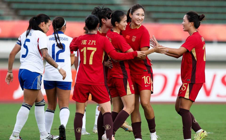 中国女足三战不败！小组头名晋级，五战菲律宾全胜，刷新多项纪录
