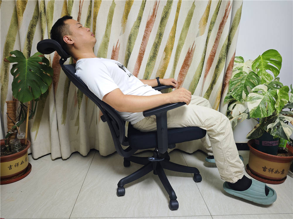 加宽座舱+动态护腰,夏草木Fit CC解锁久坐松弛新体验