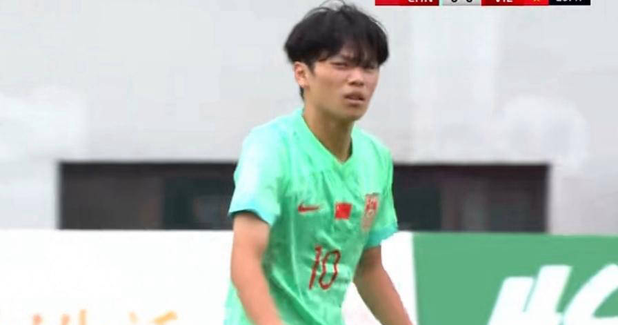 原创
            中国男足1-0战胜东南亚劲旅，U16和平杯首胜在望，队长冀政浩一剑封喉