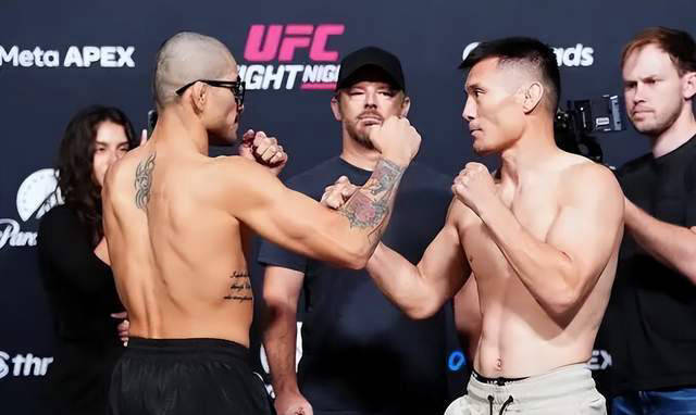 中国“草原骑士”再战UFC,战况紧张激烈!