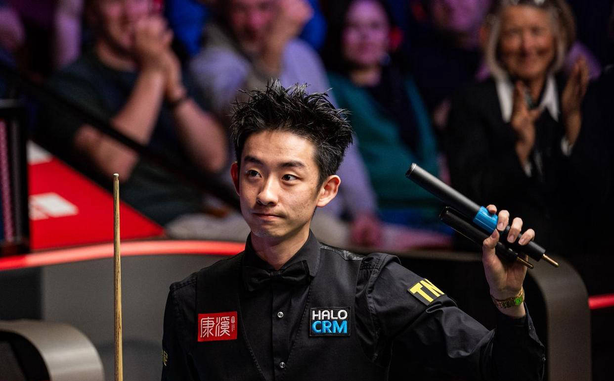 吴宜泽以5-4击败威尔士选手，顺利晋级斯诺克深圳公开赛32强