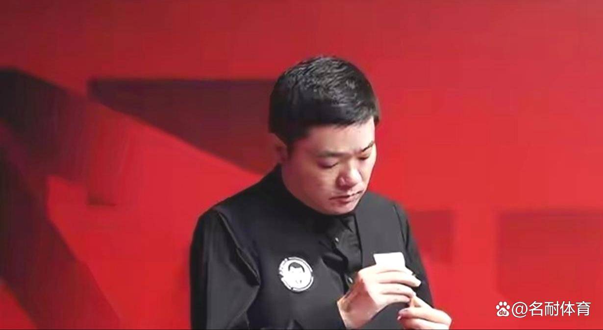 4-5一轮游！丁俊晖单杆111分仍出局，63分后打丢黑球，决胜局被零封，沃顿两杆破百太狠
