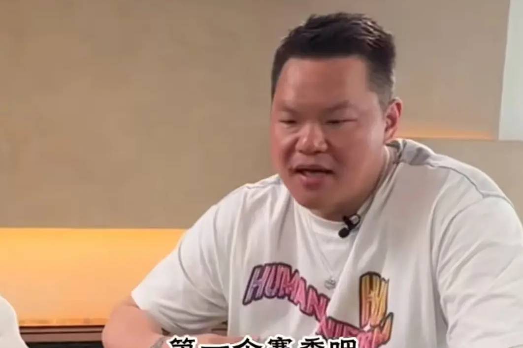输日本二队都不感到脸红！朱芳雨：我在中国男篮都玩命，现在球员钱到位就行