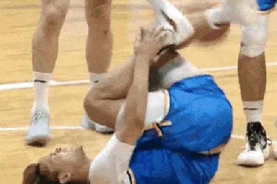 No！伤了，又伤了！中国男篮第一核心后卫