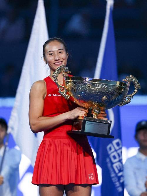 3年超李娜生涯总收入，从头到脚都有代言，郑钦文3年赚了多少钱？