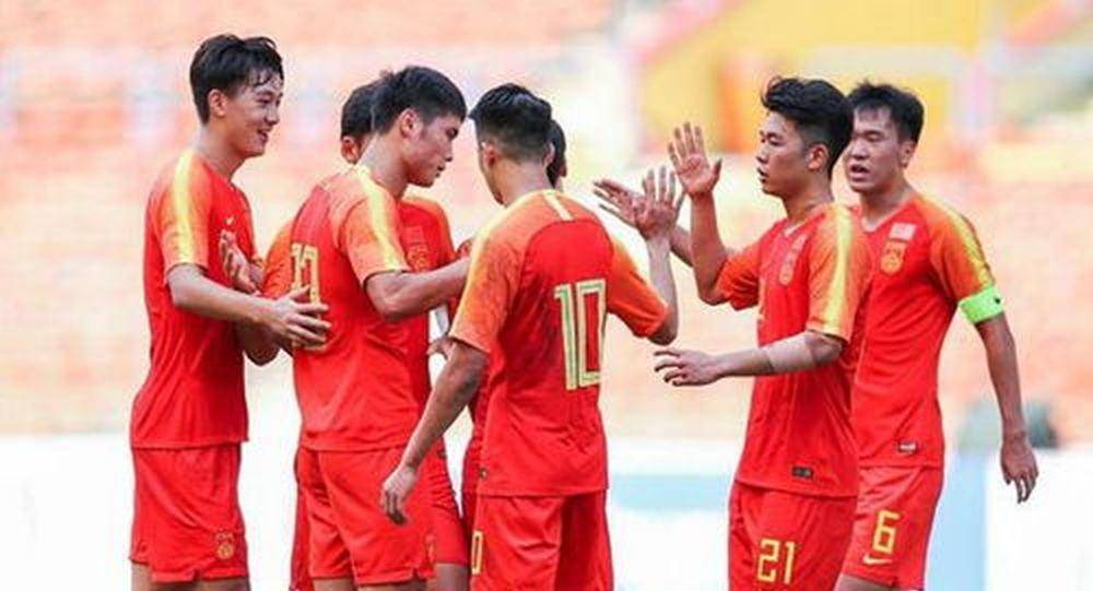 10月14日：安东尼奥未正式上任先点三名欧洲小将，陈泽仕接核心重任，国足新老交替提速