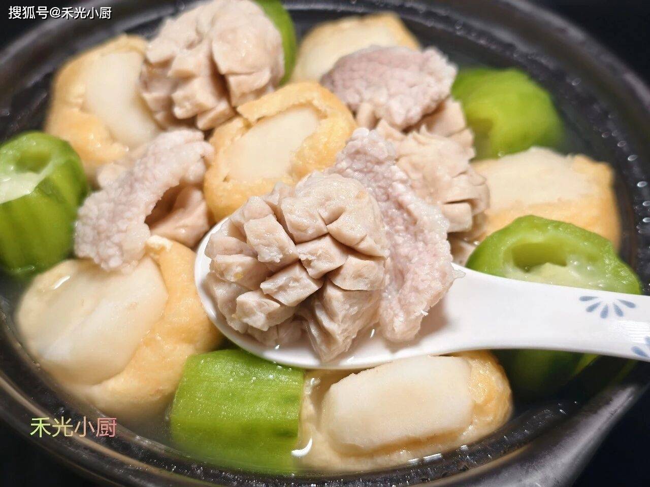 深秋天热不想炒菜？煮这道丝瓜肉丸汤，一锅出鲜美清爽(图2)
