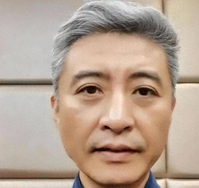 周炜拜姜昆李金斗，评论区却被骂惨：周捐人标签至今撕不掉(图1)
