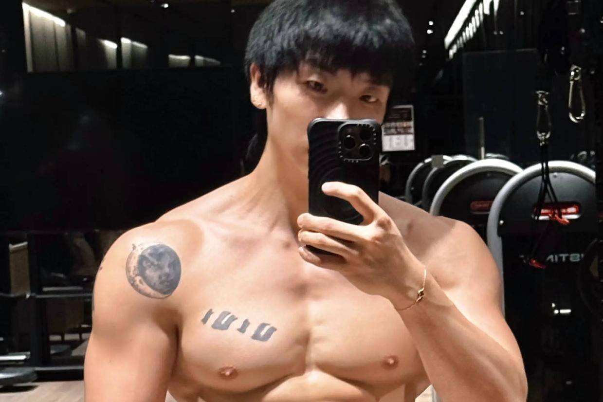 杨和苏公开恋情后向法老喊话：专辑不佳，我这恋情公开得亏大了