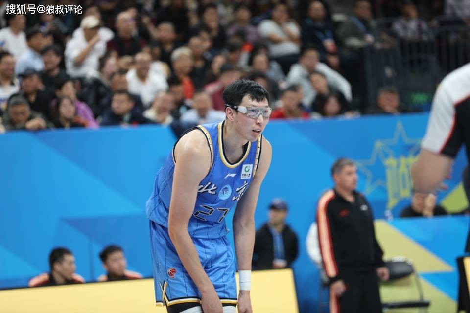 对阵旧主不手软！周琦10中8轰17+7+2帽完爆广东男篮禁区