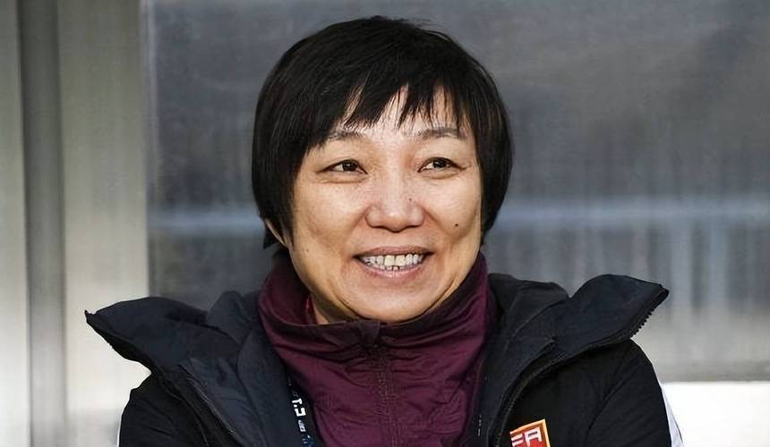 正式换帅，女足新帅4选1，3女+1男，孙雯冷门，热门人选意外