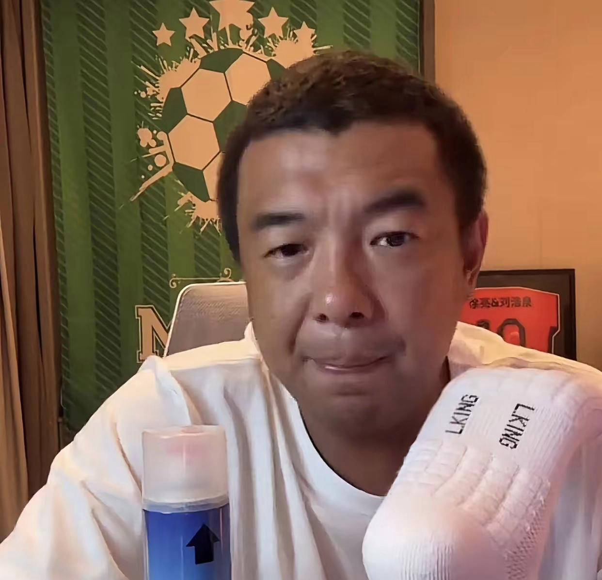 原创
            前国脚徐亮警告：足球薪酬不能降，若继续将无人问津