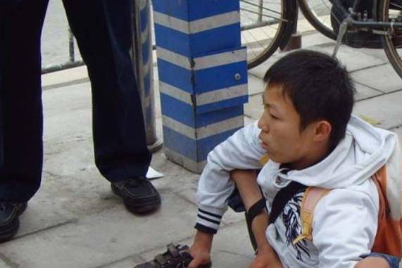 汶川地震中，那个捐款185元的残疾小乞丐龚忠诚，如今怎么样了？