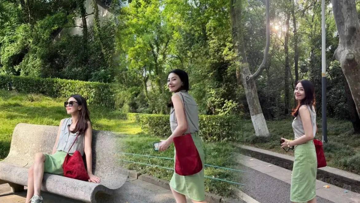 高圆圆灰上衣配绿半裙，笑容明媚温柔又松弛