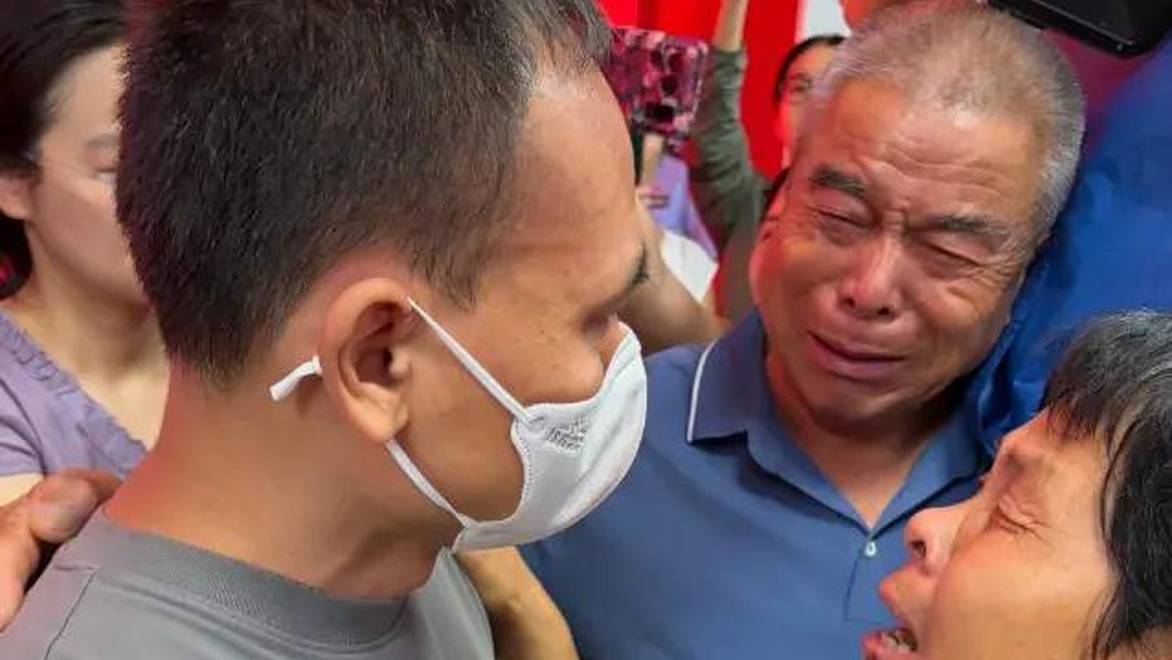 西安警方破获三起拐卖儿童积案，认亲仪式现场→