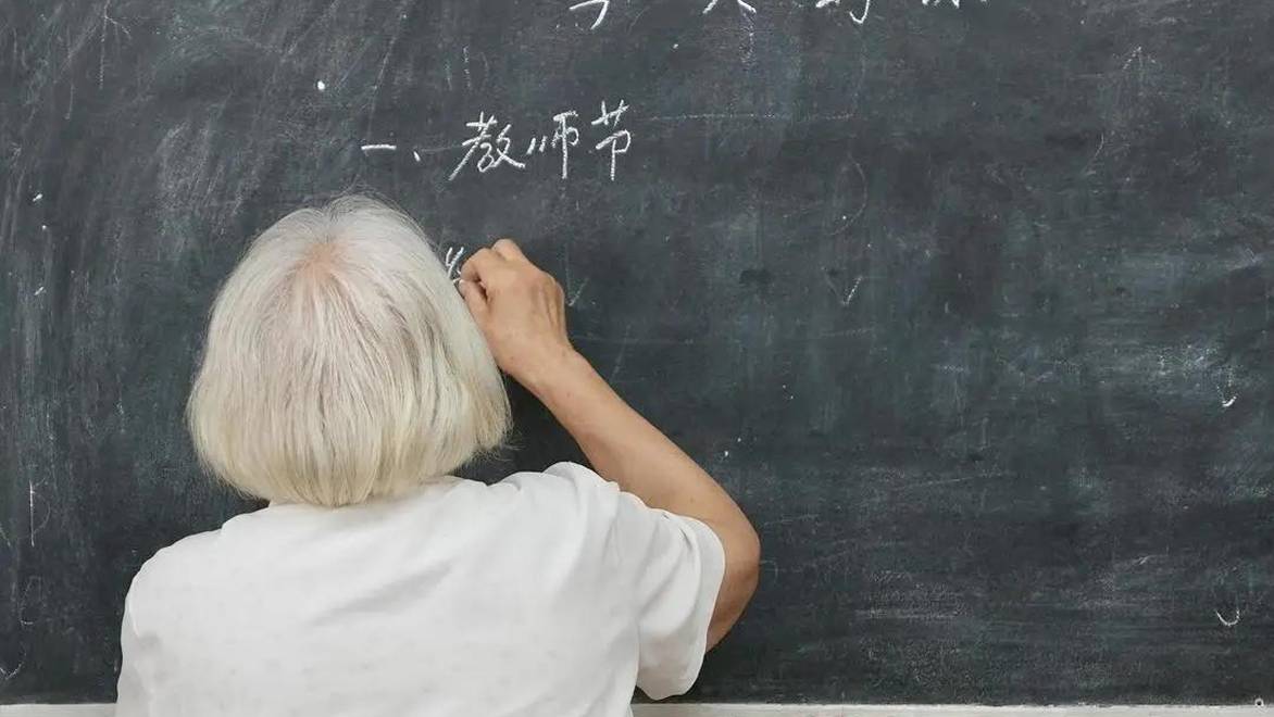 82岁宋婆婆的免费课堂：19年，只教孩子做好人