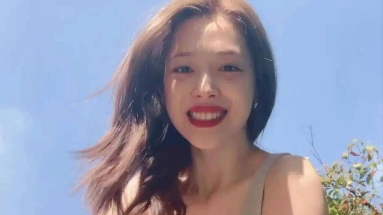 雪莉离开7年后，被改变的女孩们