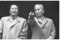 《人民日报》把毛泽东像和刘少奇像并列，两人的反应为何截然不同？