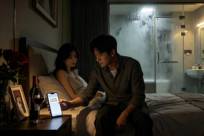 妻子半夜洗澡，男闺蜜发来一条：今晚没戴，记得吃