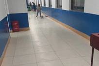 山东菏泽一小学新校区被指气味刺鼻，56人班级41人请假，有学生头晕流鼻血，教育局：甲醛检测合格，气味来自油漆门，已拆除