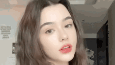 搞笑GIF：表妹又把我带到后山了，我的心已经砰砰跳了