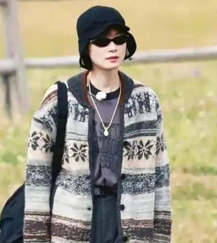 李宇春《向野》里的少年感无性别穿搭依旧权威，普通人盯着学就够了！
