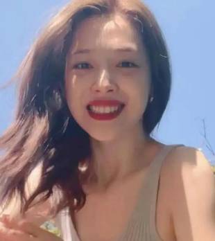 雪莉离开7年后，被改变的女孩们