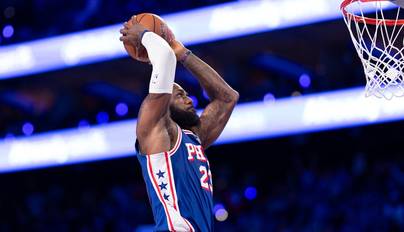 NBA-76人胜骑士 詹姆斯双手暴扣