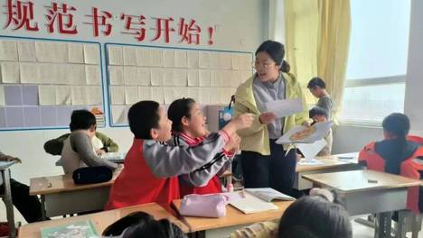 以彩绘曼陀罗为媒，点亮学生心灵微光｜心理健康教育进校园活动圆满开展