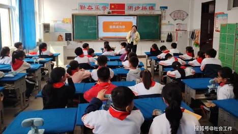 薪火启航 岚山飞扬--“我要变成你自己”心理健康教育进校园