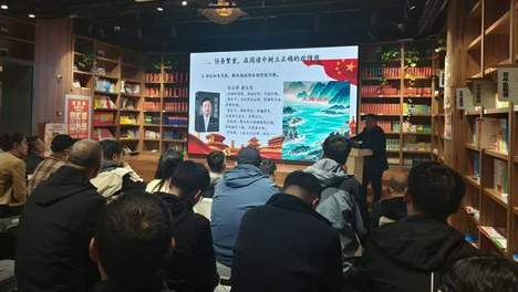 金湖水务人与图书馆人共同探讨读书涵养正确政绩观