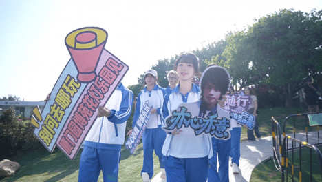辰亦儒亚瑟王造型亮相厦门，厦门园博苑花灯乐园把“青春回忆”搬进五一夜色里