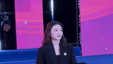 “摸鱼”拉丁舞裁判职业装太优雅，干练与松弛之间，收放自如