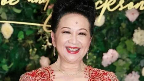 76岁薛家燕近况曝光！嫁给富商生3个子女，如今与小17岁男友感情稳定