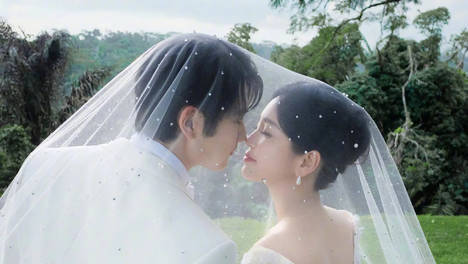 金莎520晒人生首组婚纱照！与孙丞潇在巴厘岛相拥好浪漫