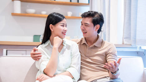 妻子出上联：红塔山下铁观音，丈夫对出绝妙下联，堪称经典！