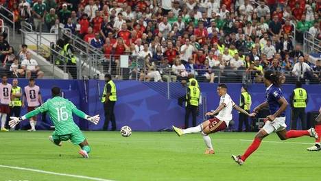 2-0！世界杯第1个决赛球队出炉！西班牙了不起，法国输的心服口服