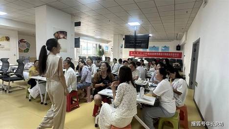 家门口的“变美”课堂！崇文路社区免费培训，帮居民把技能“妆”进兜里