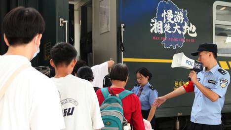 三伏天里的守卫 ——吉首铁警暑运安保工作侧记