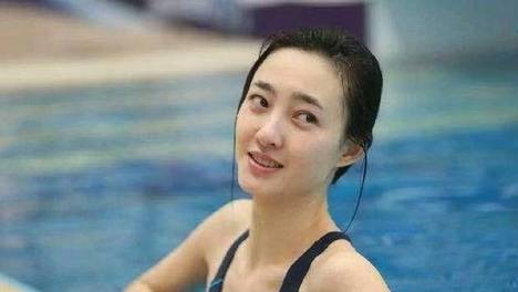 女运动员“难以启齿”的尴尬：比赛前“修毛”，赛后忍痛扯泳衣