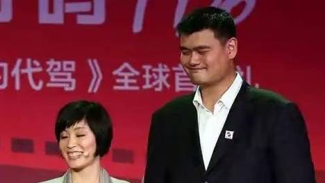 主持人问叶莉：婚后与400斤姚明怎么睡？回答让人意外