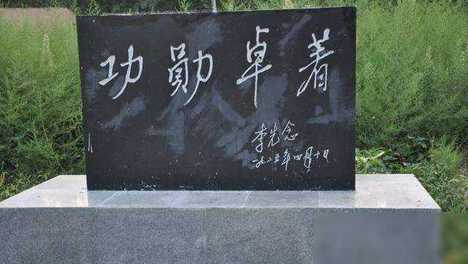 徐海东一生之痛，吴焕先倒在会师前夕，韩先楚：活到今天可不得了