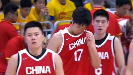 19分惨败暴露最大短板！男篮3后卫三分8中0，球迷：赶快召一人回来