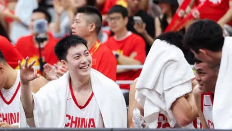 中国男篮与乌拉圭再战前瞻：王俊杰与胡明轩的状态能否回暖？